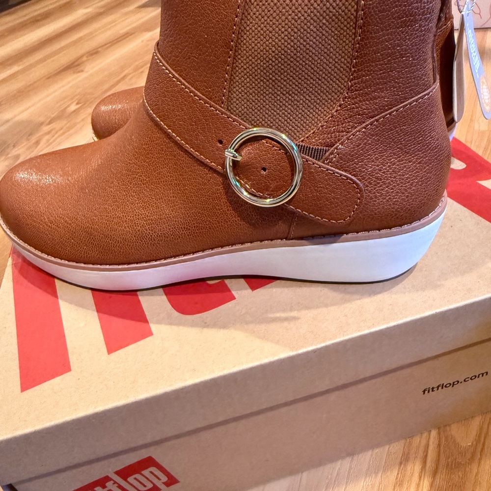 Womens Fitflop Bria Buckle leather bootie. Tan 6.5 New in box. Made for Comfort - Picture 5 of 8